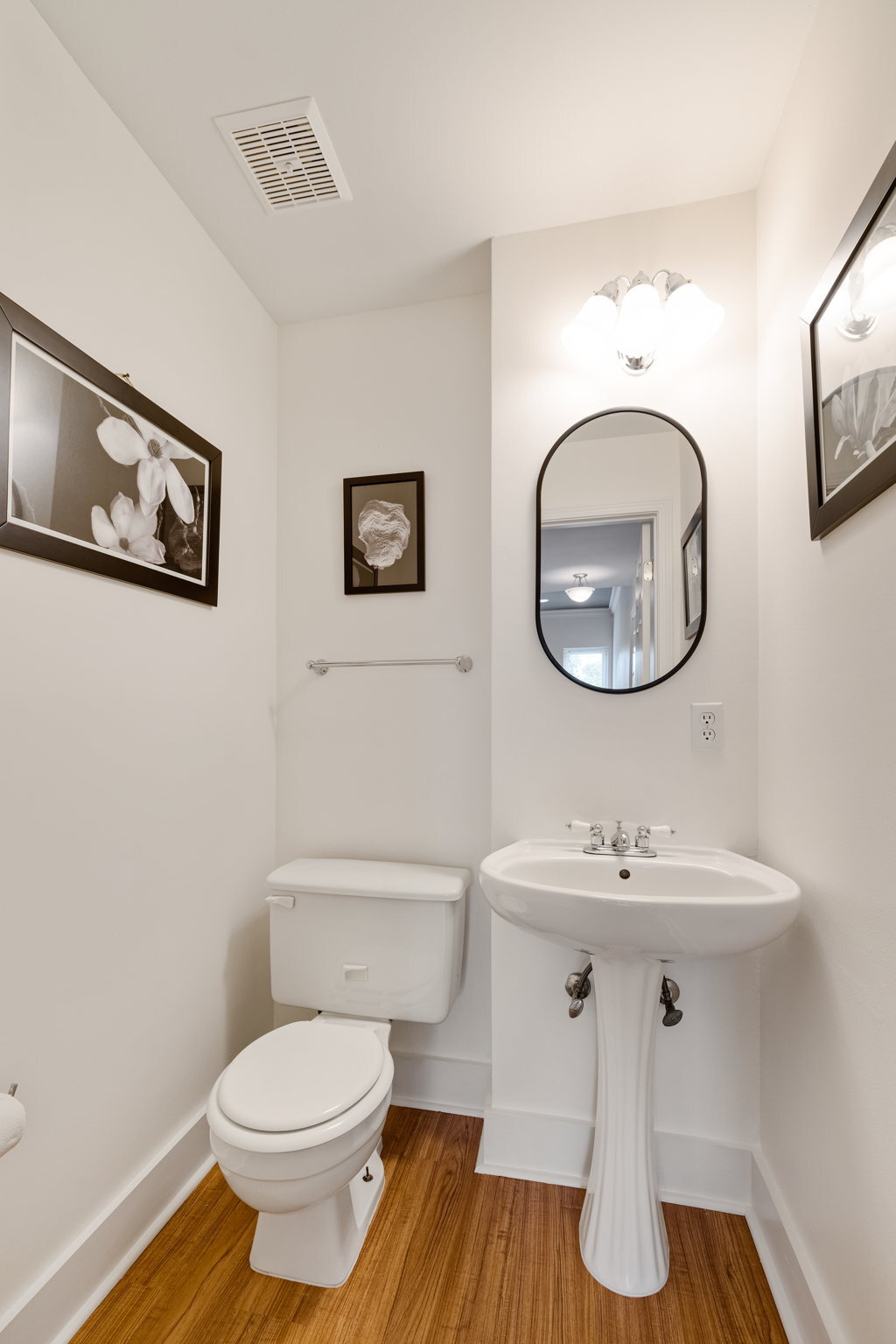 Half-Bathroom - 5236 Waterman Blvd