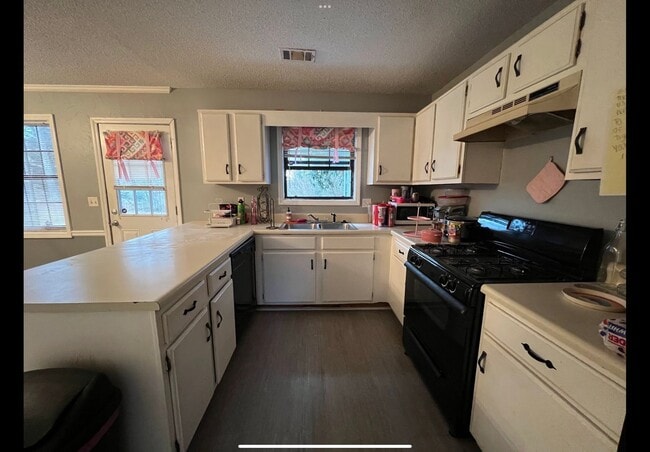 Building Photo - Modern 2BR/1.5BA Townhome in Prime Kennesa...