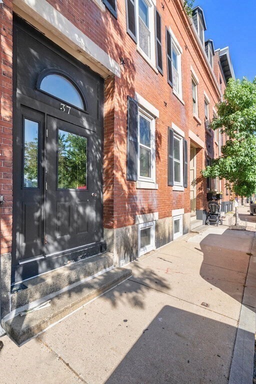 Building Photo - 33 Essex St