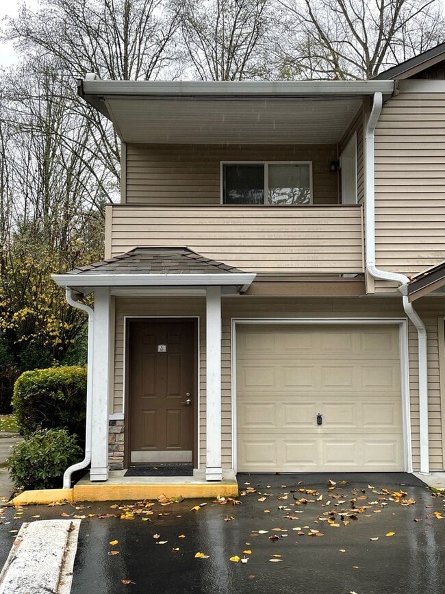 Primary Photo - Lovely and Spacious 2 BR/1.75 BA Kirkland ...