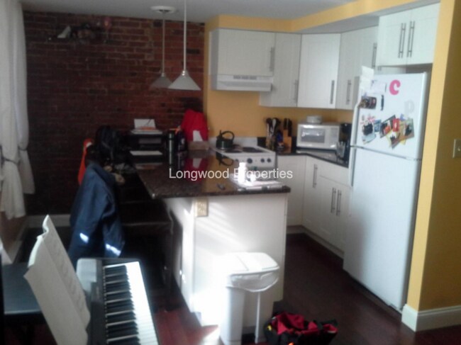 Building Photo - 200NH