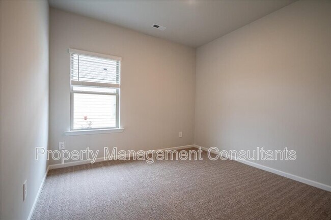 Building Photo - 14653 Mountain Strm Dr