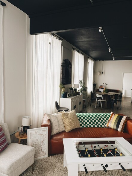 Building Photo - 100 State St N