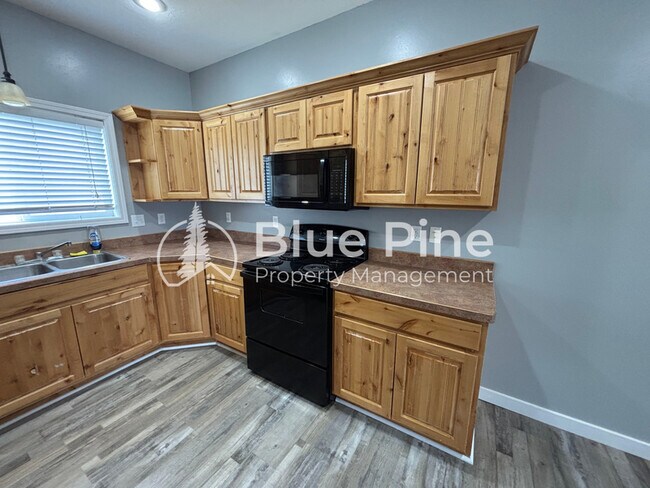 Building Photo - 2803 Mary Dr