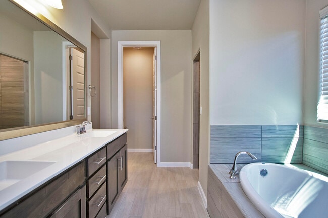 Building Photo - 729 C. Escondida