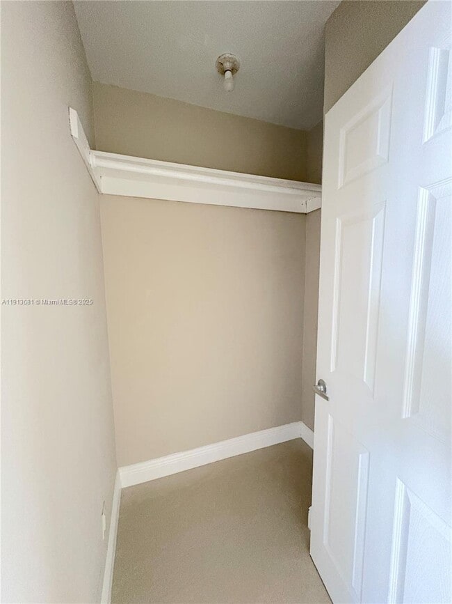 Building Photo - 2809 Middle River Dr