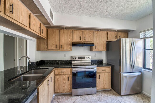 Building Photo - 12829 Briarlake Dr