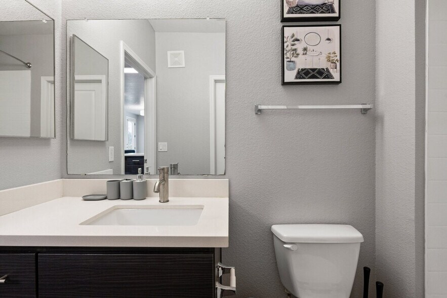 Building Photo - 14 W Villa Rita Dr