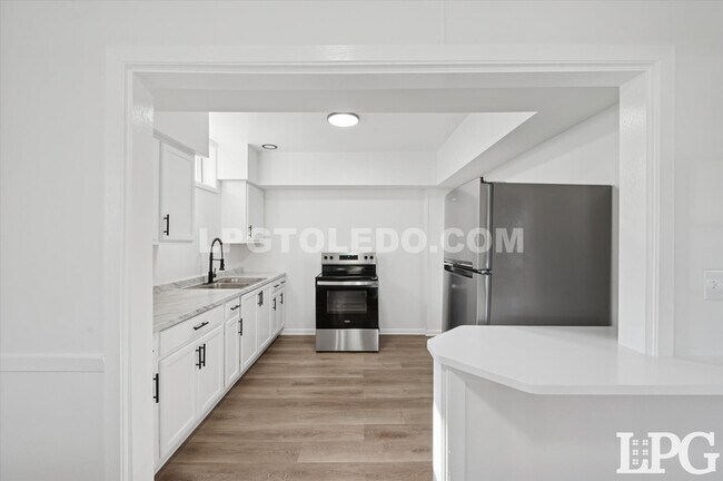 Building Photo - 4013 Caroline Ave