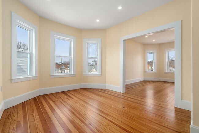 Building Photo - 99 Beech St