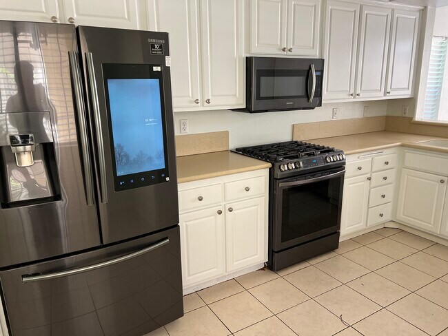 Kitchen view - 10924 Creekbridge Plz