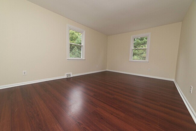 Building Photo - 440 Cricket Ln