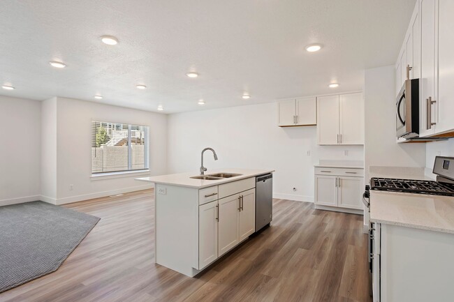 Building Photo - Your Next Home Awaits – 3-Bedroom Townhome...