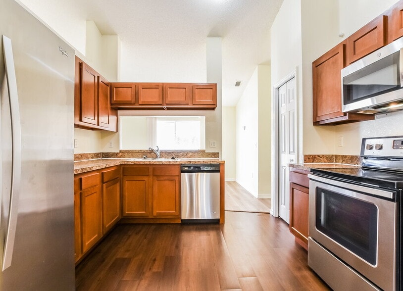 Building Photo - 7172 Summit Dr