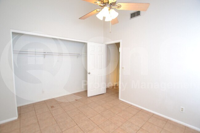 Building Photo - 2409 W Marlboro Dr