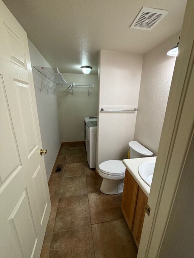 Building Photo - Beautifully Updated 3bd/2.5ba Home in Littleton