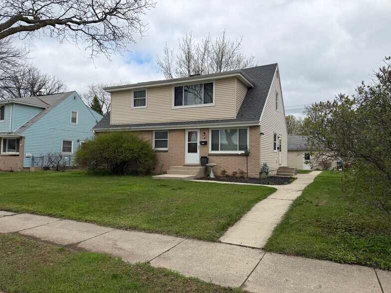 Building Photo - 10108 W Montana Ave