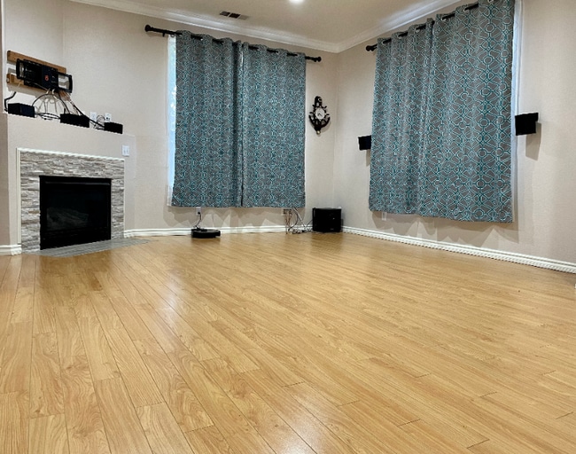 Primary Photo - 321 Araglin Ct