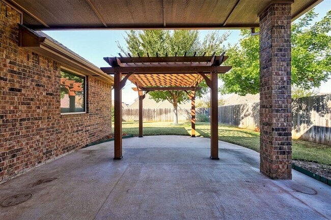 Building Photo - 2101 Kendal Ct