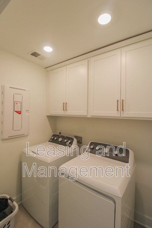 Building Photo - 406 Katies Scenic Ct