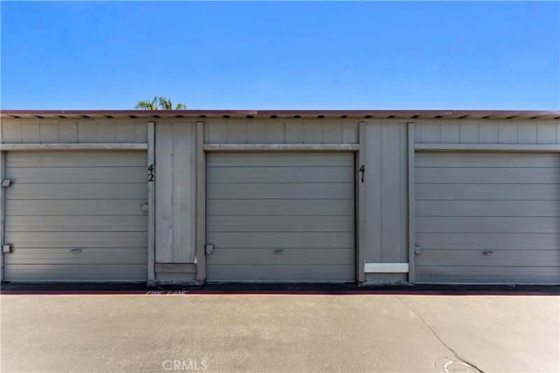 Building Photo - 4494 N Valentine Ave