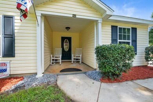 Building Photo - 3/2 home located just off N. Meridian and Available NOW.