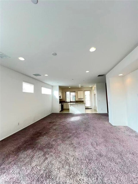 Building Photo - 422 W Rte 66