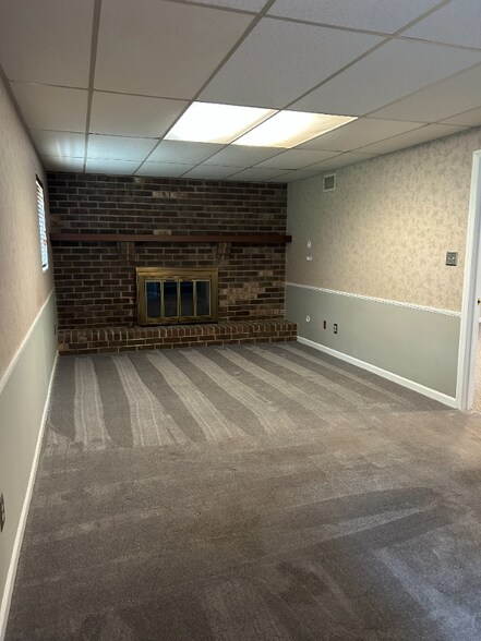 Building Photo - 3627 Moreland Dr NE