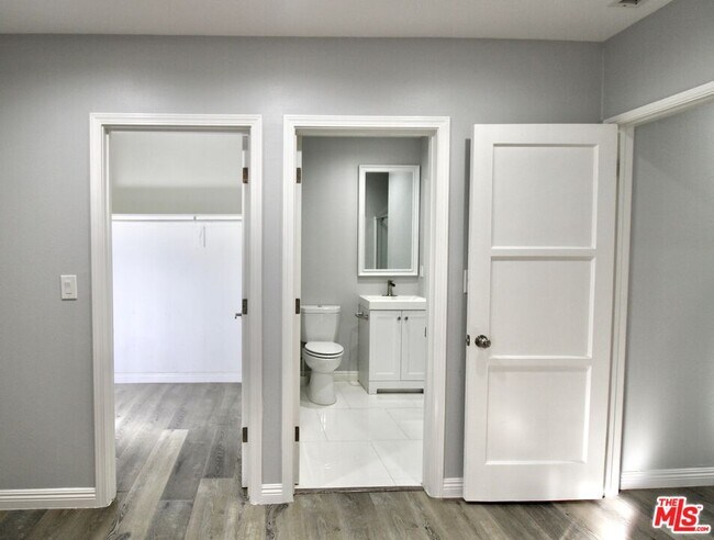 Building Photo - 8421 Darby Ave