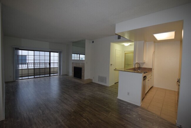 Interior Photo - 11594