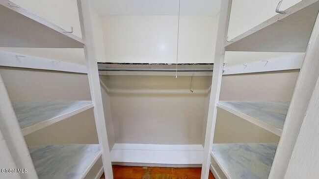 Building Photo - 31 Parkwood St