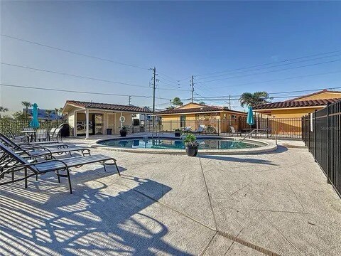 Building Photo - 2600 N Paula Dr