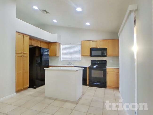 Building Photo - 10853 W Sands Dr