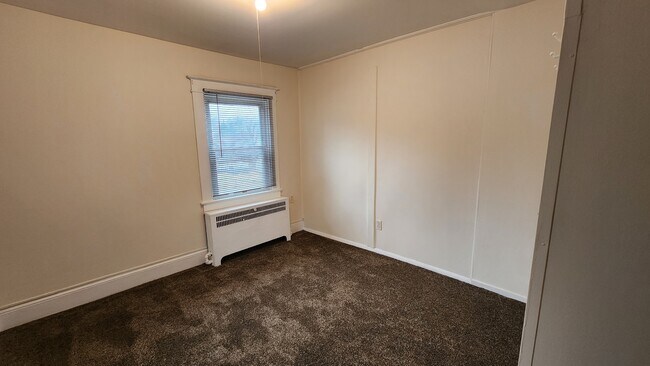 BR2 - 6909 Linden Ave
