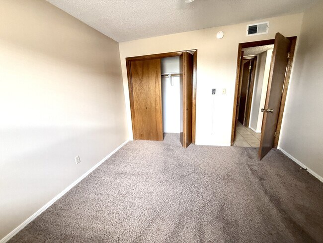 Building Photo - 2302 Shenandoah Dr