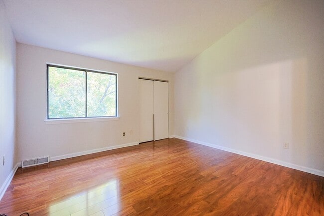 Building Photo - 63 Trailside Way