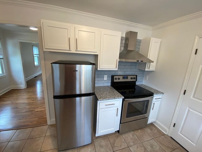 Building Photo - Cozy Ranch style home located in the Sedgefield Community !