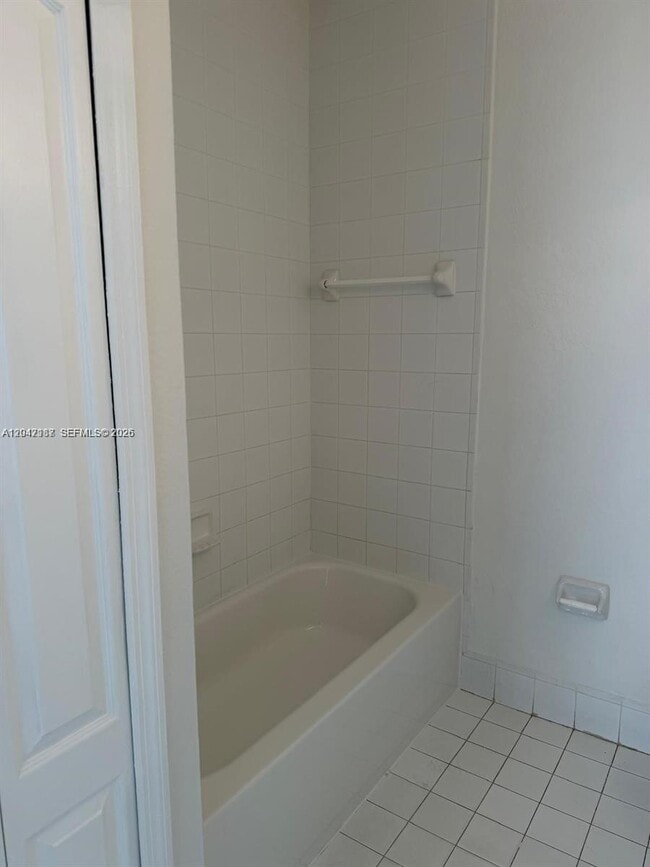 Building Photo - 1656 SE 29th Ct
