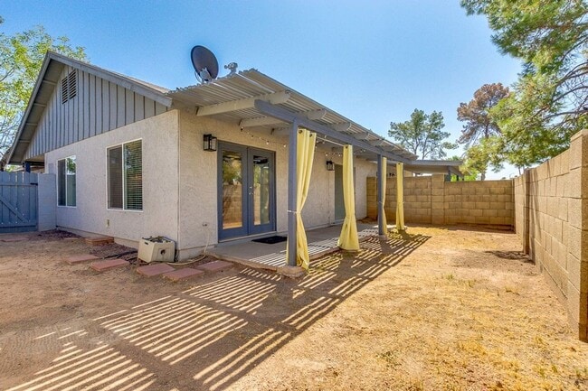 Building Photo - Modern 3 BD 2 BA Home on Mesa/Chandler/Tempe Border!