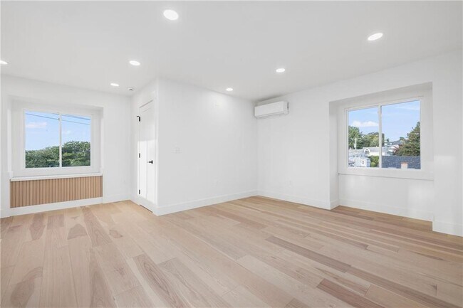 Building Photo - 7 Sheffield Ave