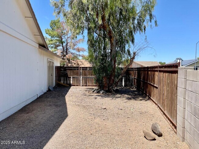 Building Photo - 14823 N 60th Ave