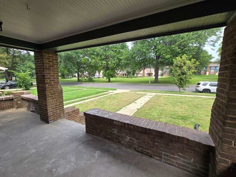 Front porch - 5640 Paseo Blvd
