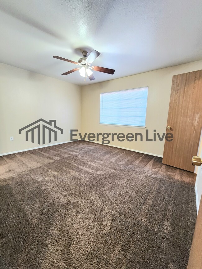 Building Photo - 112 Fireball Dr