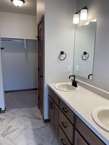 Double Vanity Primary Bath - 6142 S Alki Pl