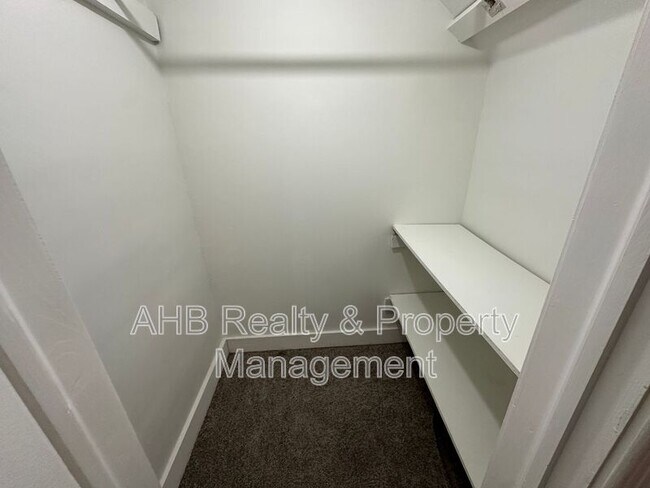 Building Photo - 528 Baldwin Rd