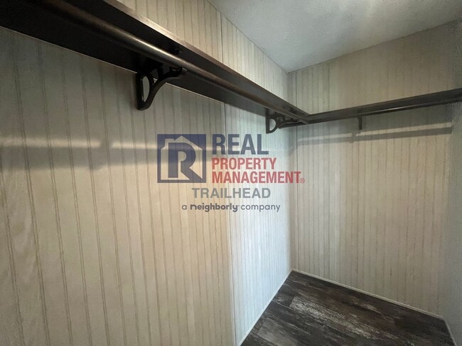 Building Photo - 3 Bed / 2 Bath Farmhouse Styled Home – Move In Ready