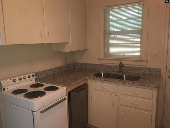 Building Photo - 2119 Kiawah Ave