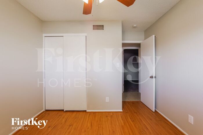 Building Photo - 4710 W Paradise Ln