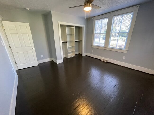 Building Photo - 2147 St James Dr