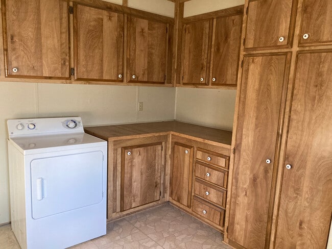 Building Photo - 1354 Jasmine Way